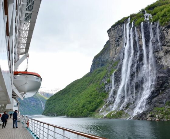 Wasserfall an Klippe