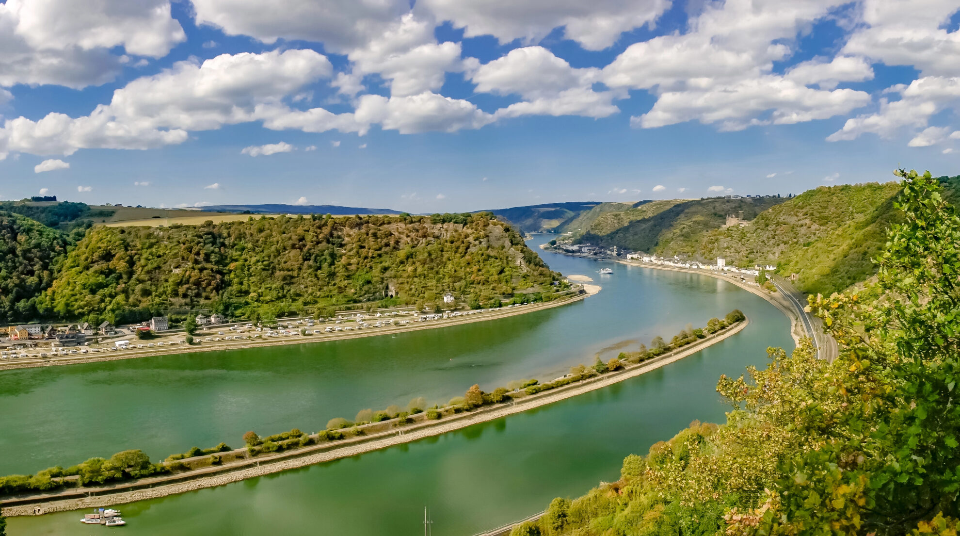 Rhein zwischen Bergen