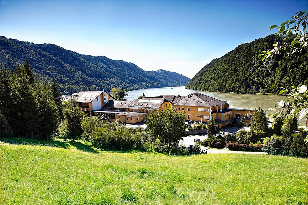 Frühling an der Donauschlinge2 Ausblick aus dem Hotel