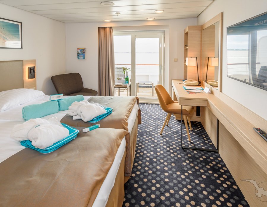 Kabine mit Doppelbett und Balkon
