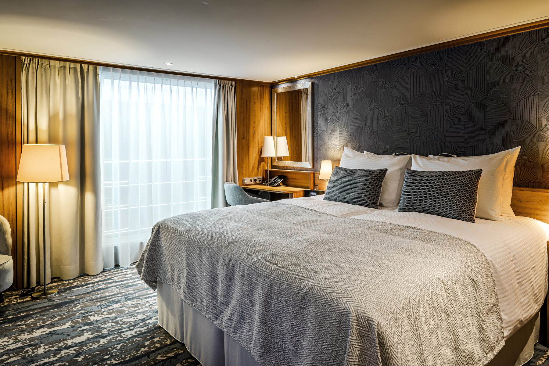 Hotelzimmer mit Doppelbett