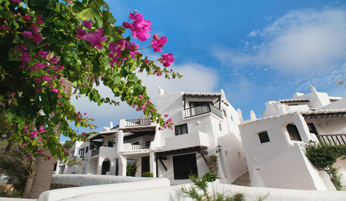 weiße Gebäude Menorca