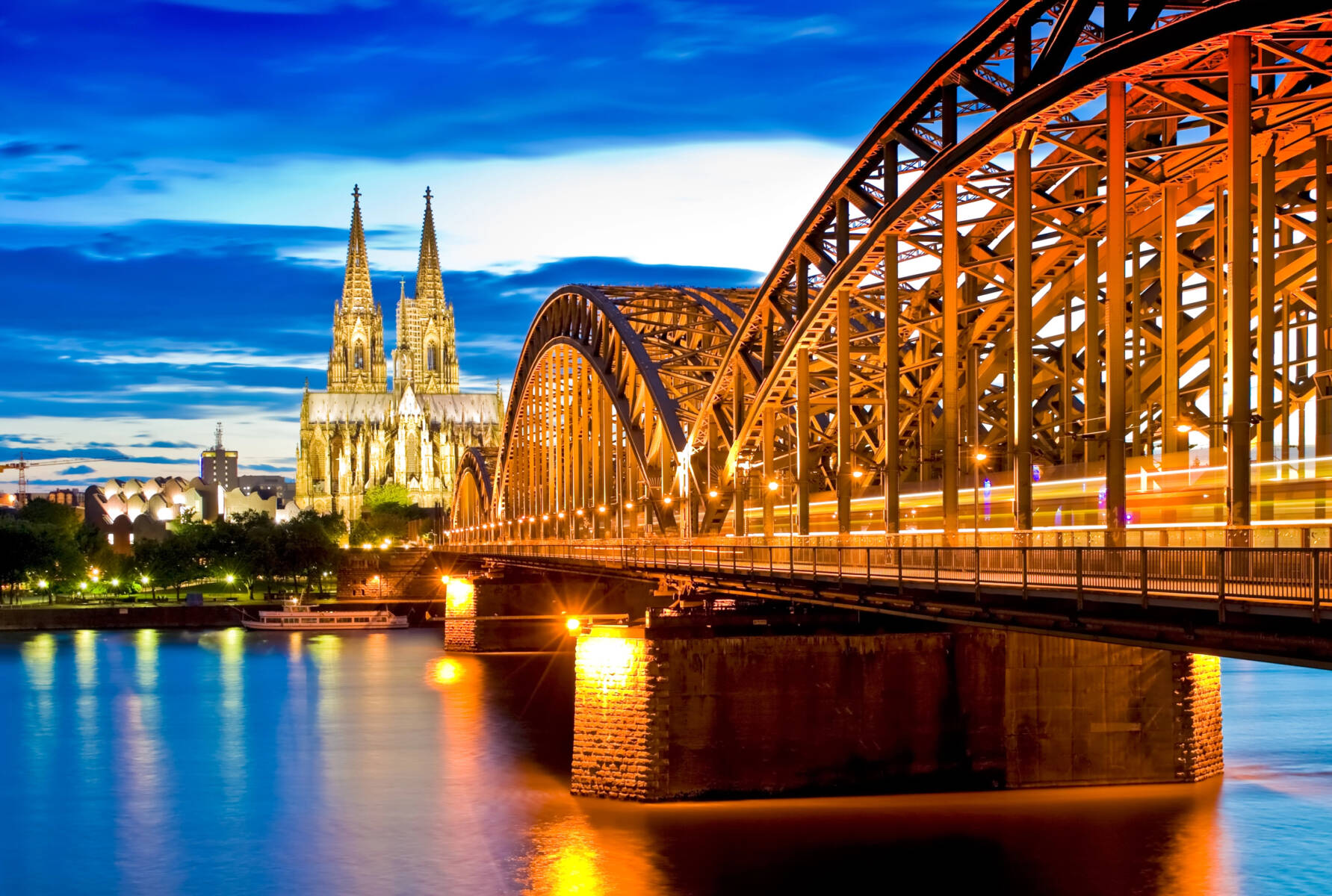 Dom und Rhein Nachts